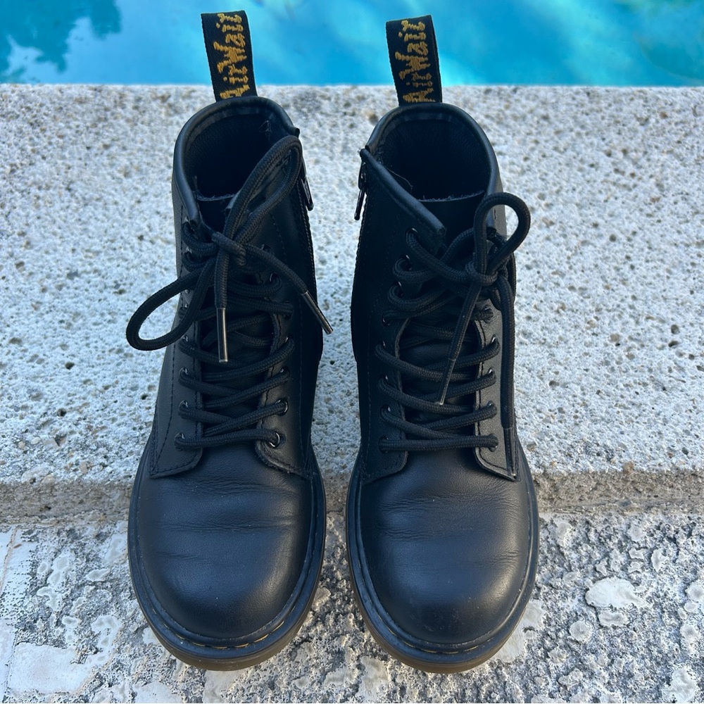 Dr Martens Docs lace up boots 1460 kids size 1 black leather combat style - Picture 2 of 7